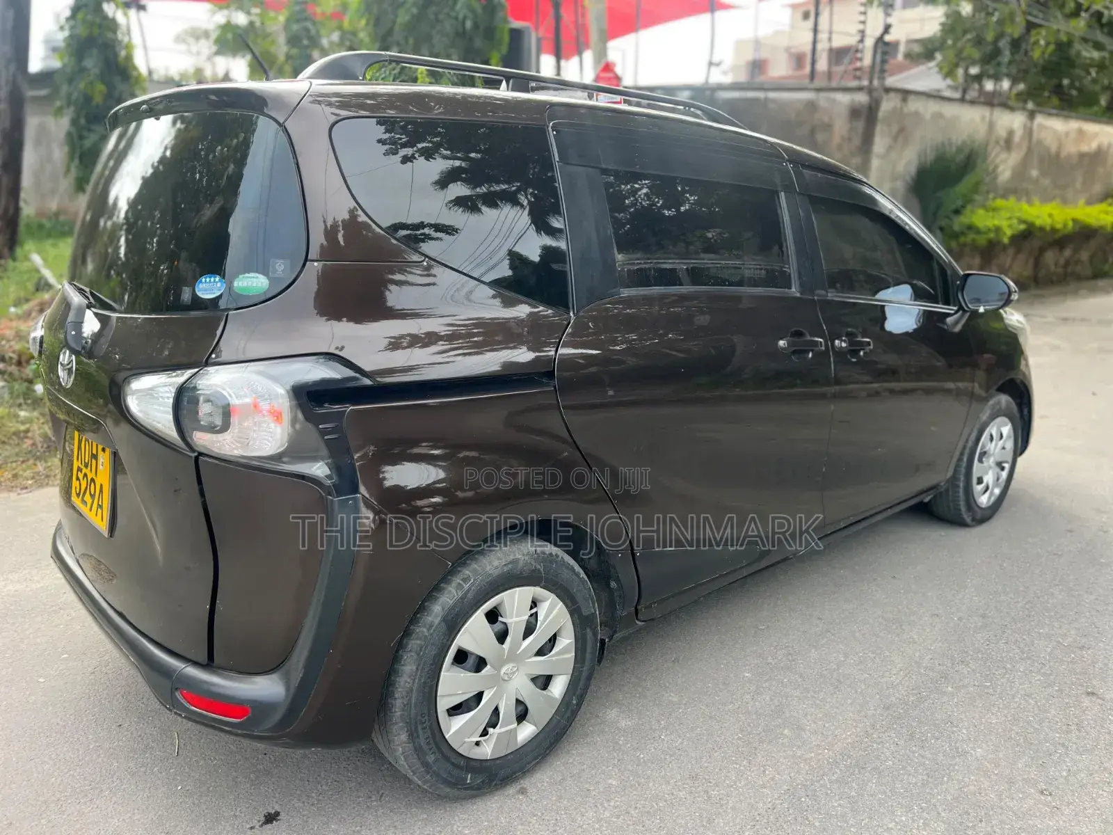 Toyota Sienta 2015 Brown