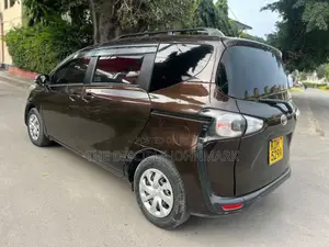 Toyota Sienta 2015 Brown