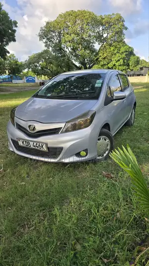 Toyota Vitz 2013 Silver