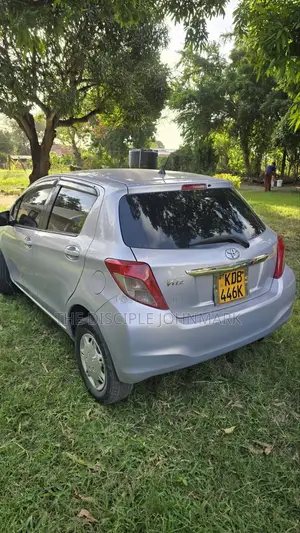 Toyota Vitz 2013 Silver