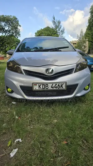 Toyota Vitz 2013 Silver