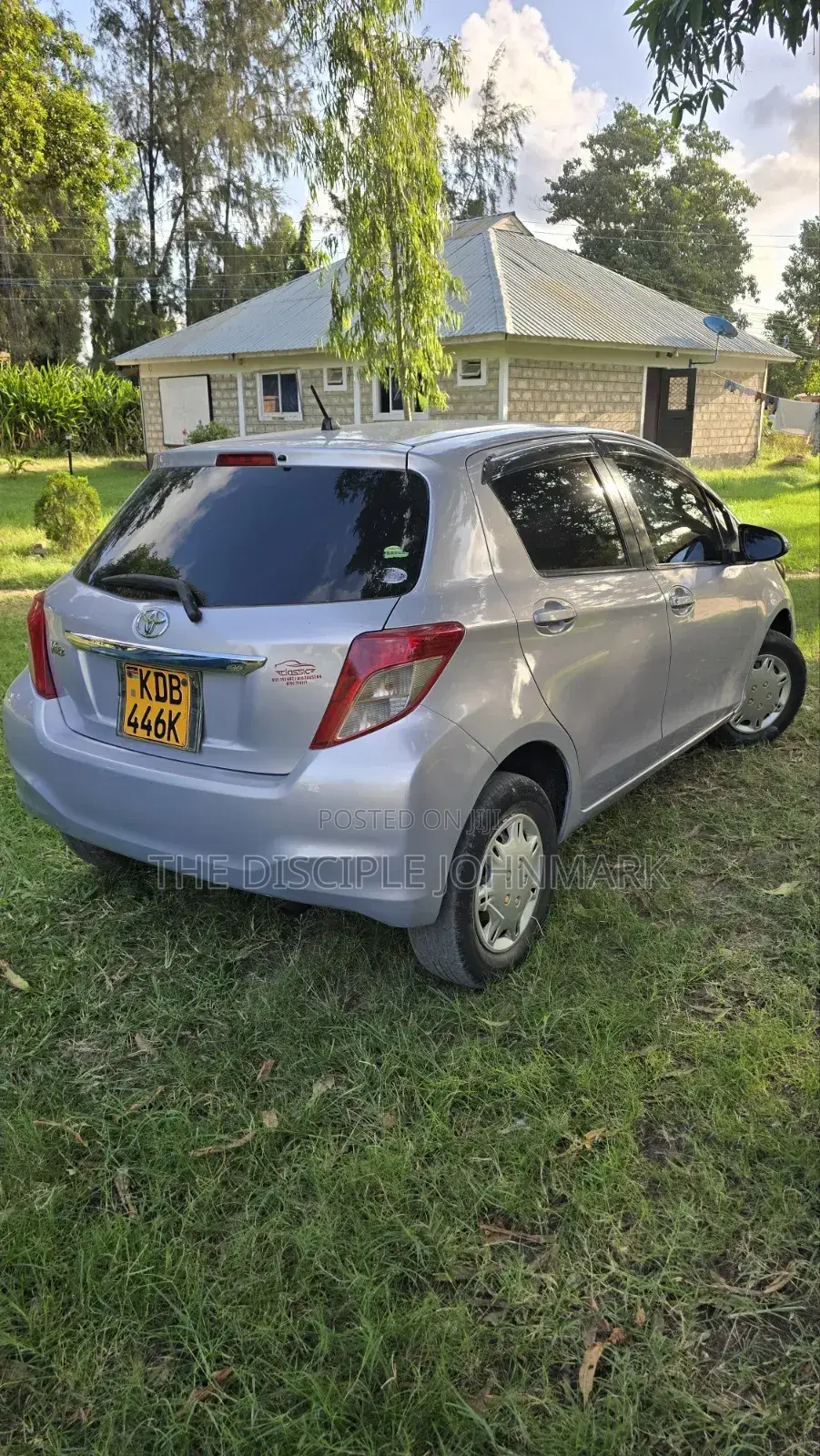 Toyota Vitz 2013 Silver
