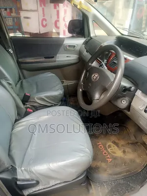 Toyota Noah 2005 Silver