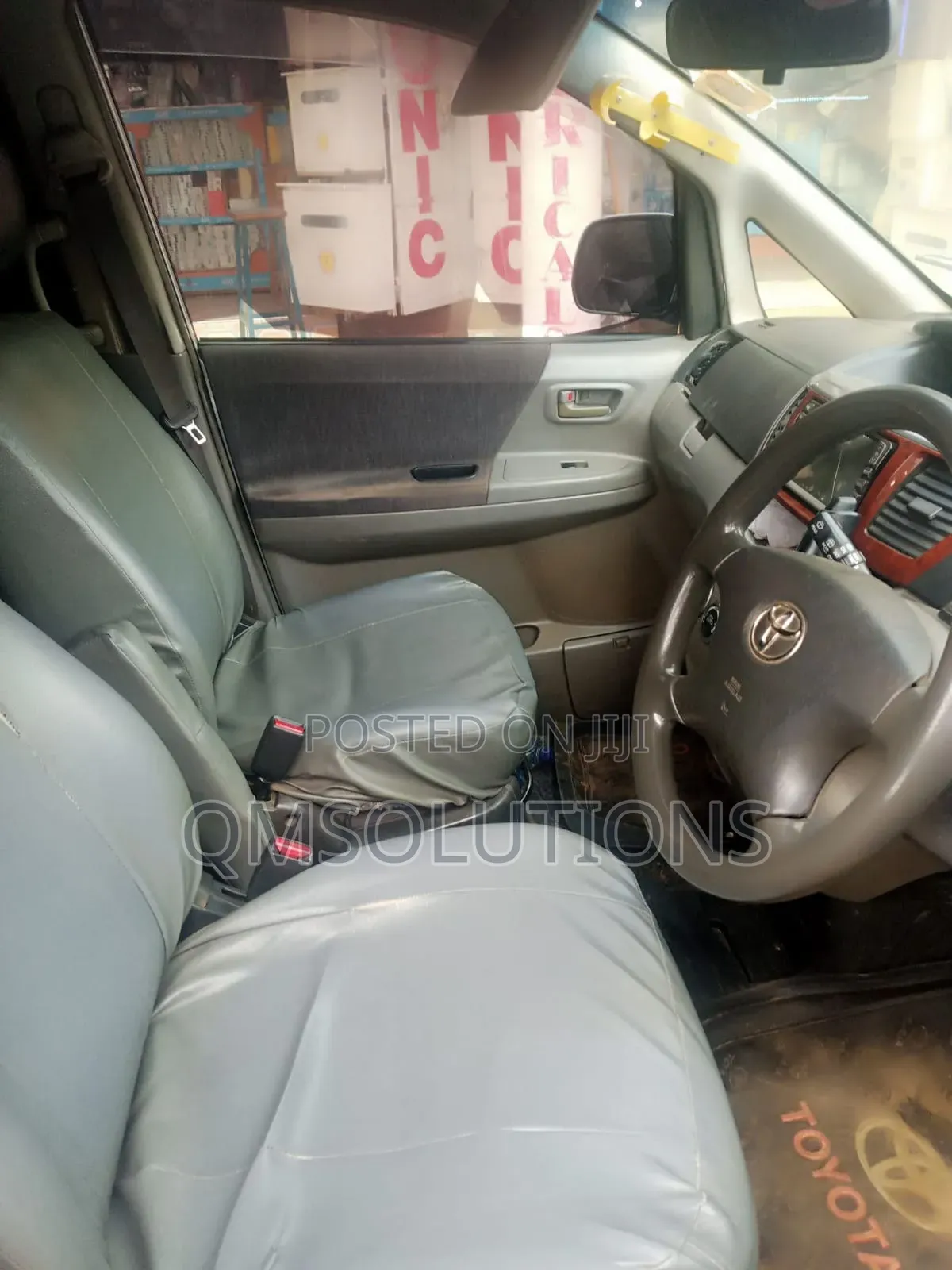 Toyota Noah 2005 Silver