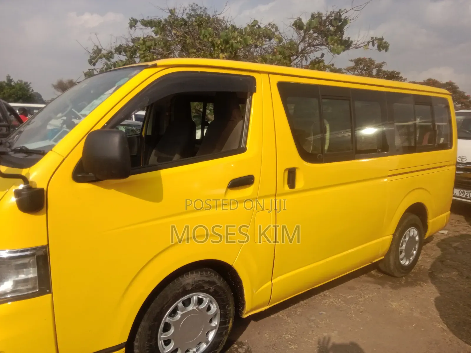 Toyota HiAce 2015 Yellow