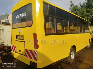 Isuzu NQR 2009 Yellow