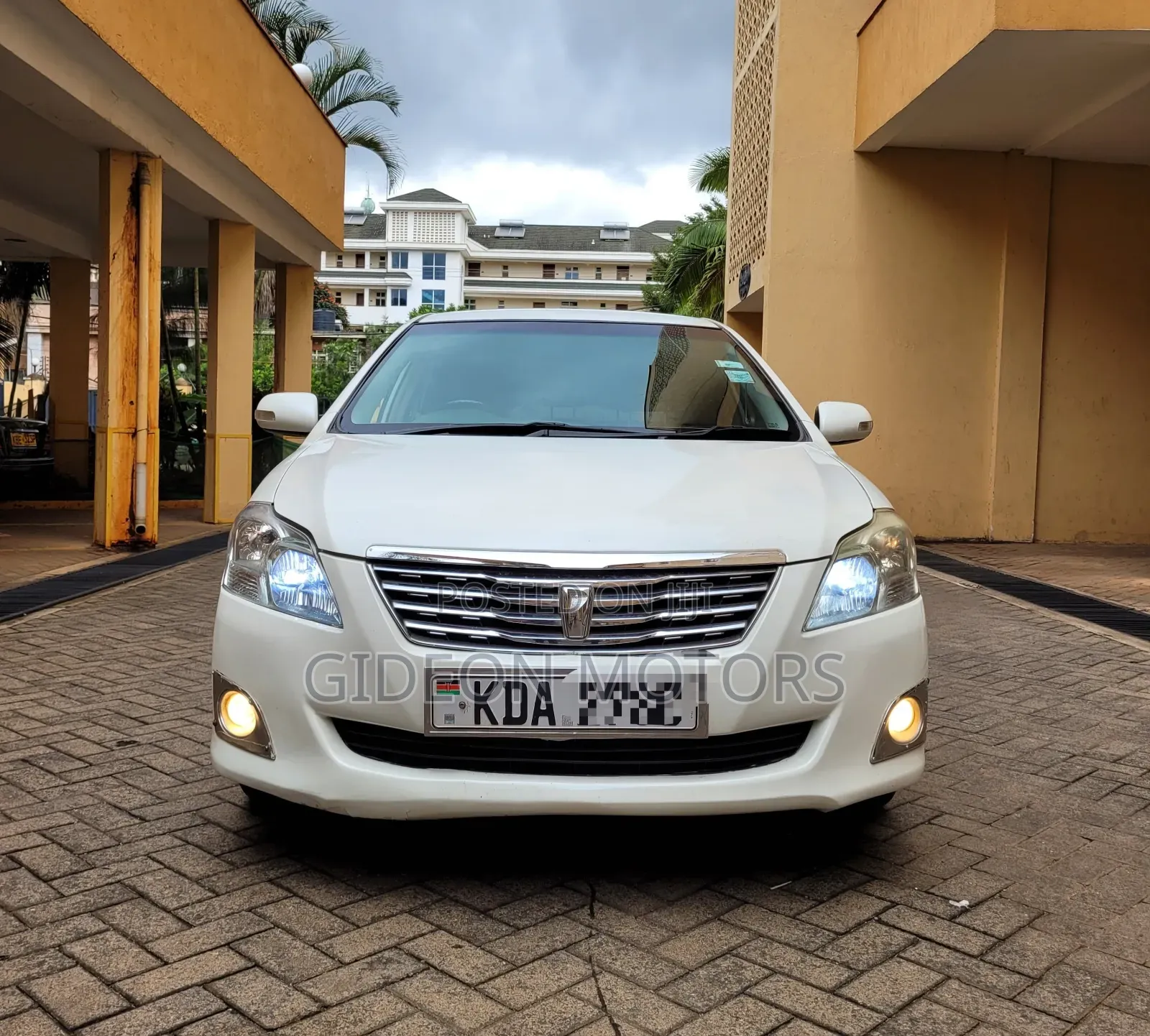 Toyota Premio 2013 White