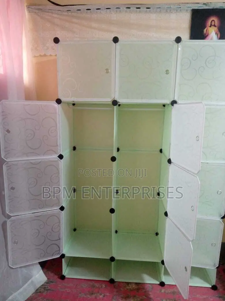 Nunix Portable 3-Column Plastic Wardrobe With Closet