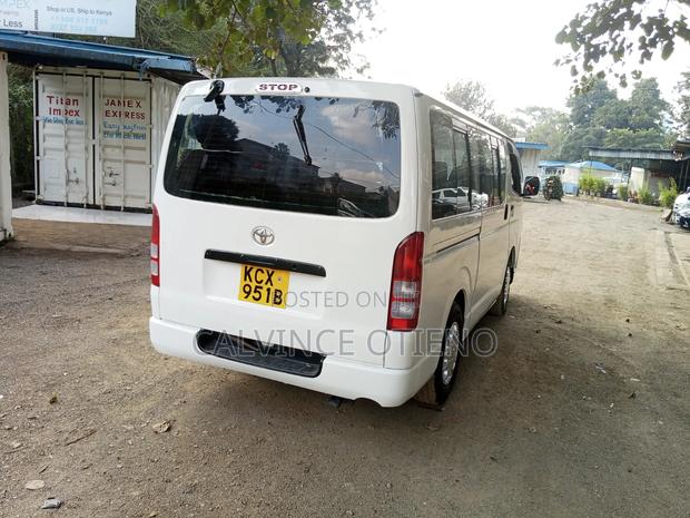 Toyota HiAce 2012 White - thumbnail 3