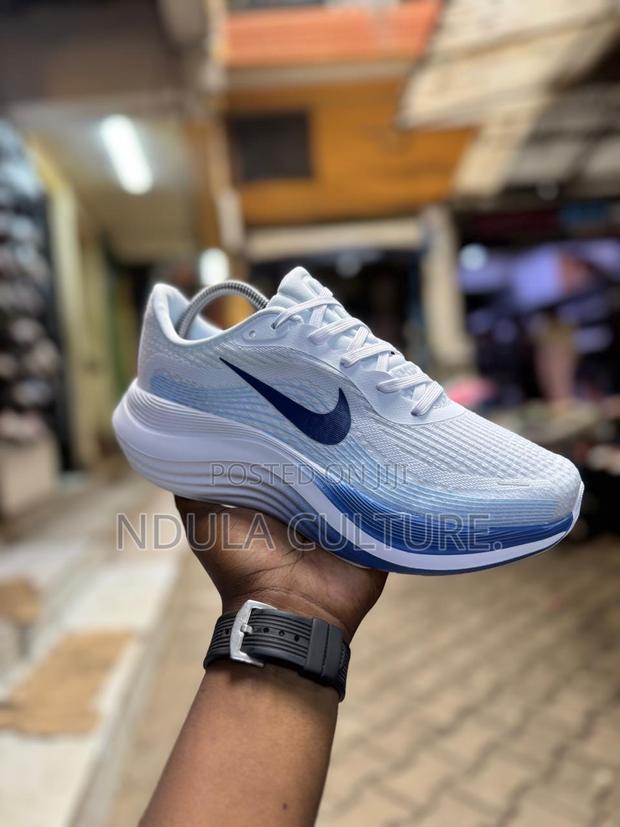 Nike Vomero Plus - main view