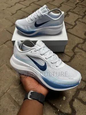 Nike Vomero Plus