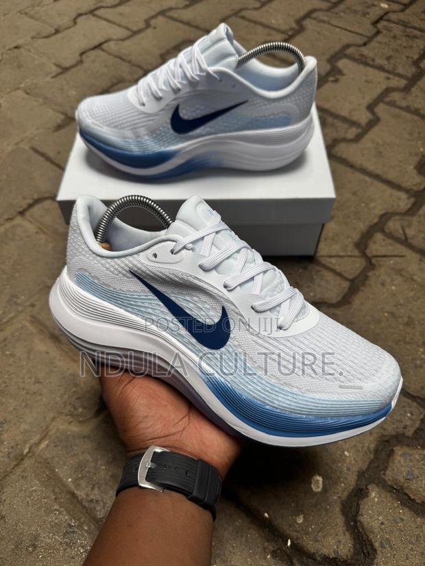Nike Vomero Plus - thumbnail 2