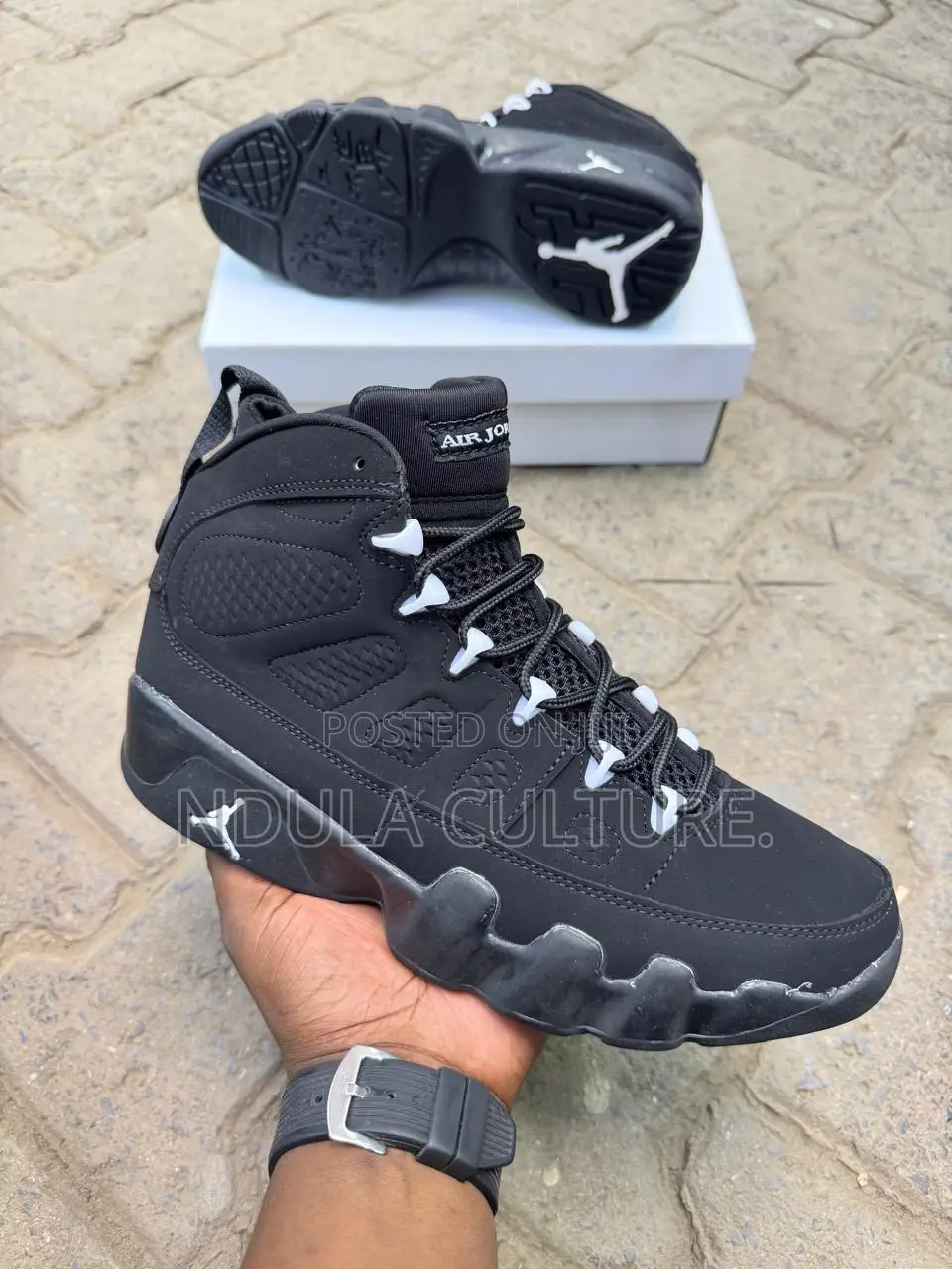 Retro Jordan 11 Sneaker