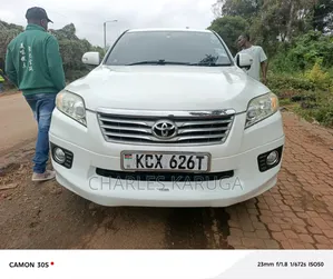 Toyota Vanguard 2013 White