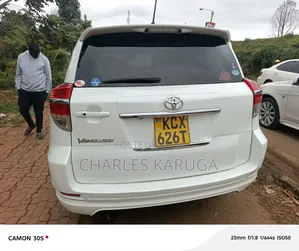 Toyota Vanguard 2013 White