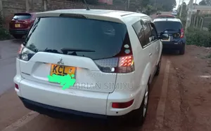 Mitsubishi Outlander 2011 White