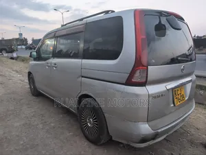 Nissan Serena 2009 Silver