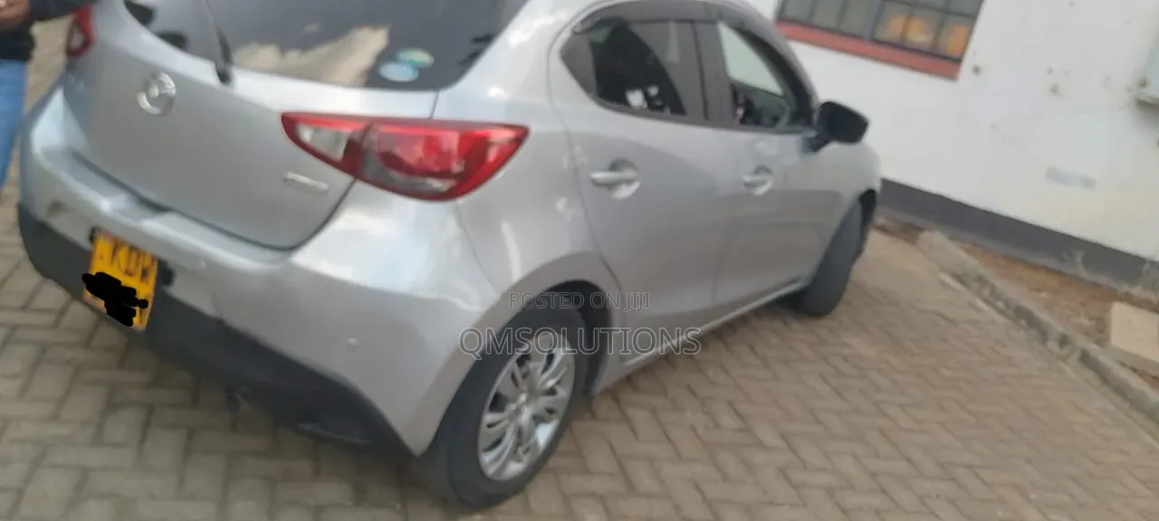 Mazda Demio 2018 Silver