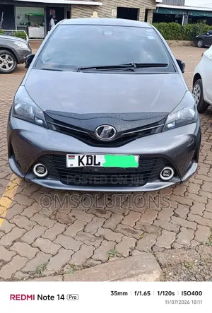 Toyota Vitz 2015 Gray