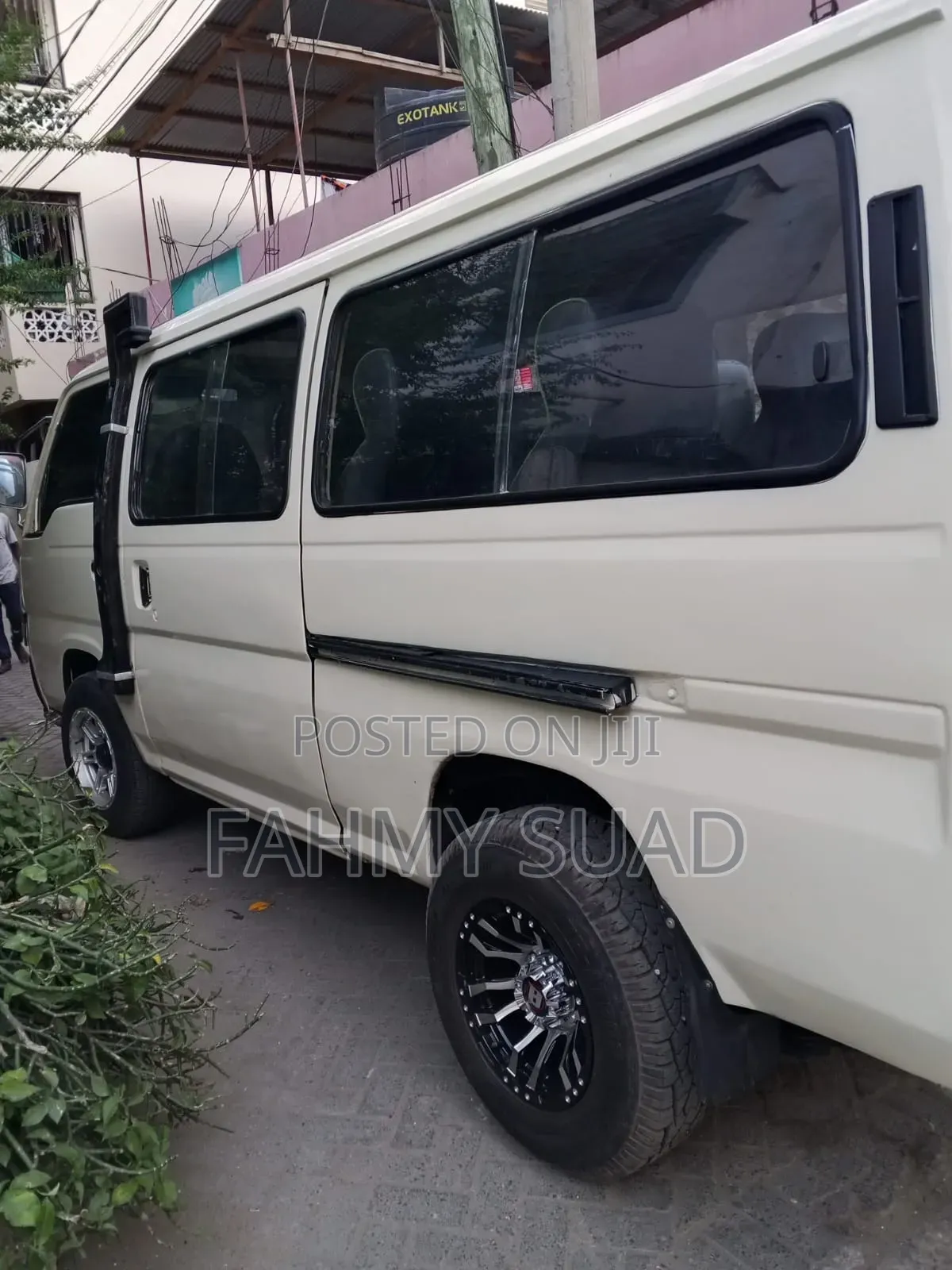 Nissan 100 2004 Off white