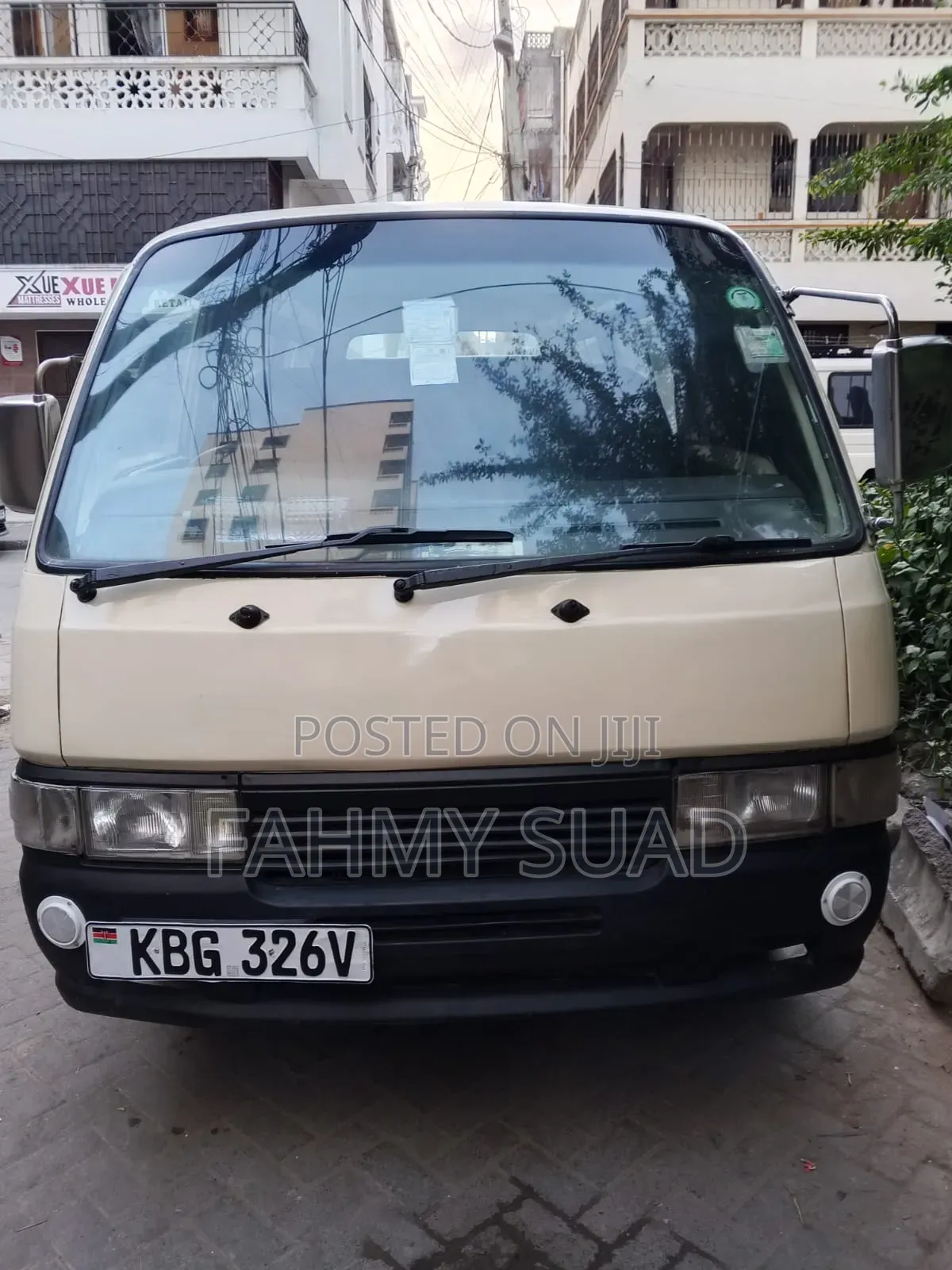 Nissan 100 2004 Off white