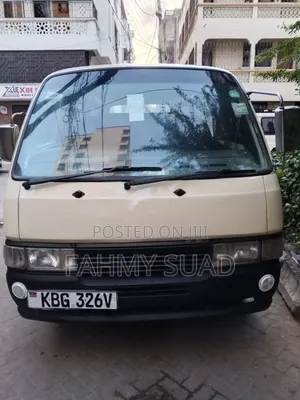 Nissan 100 2004 Off white