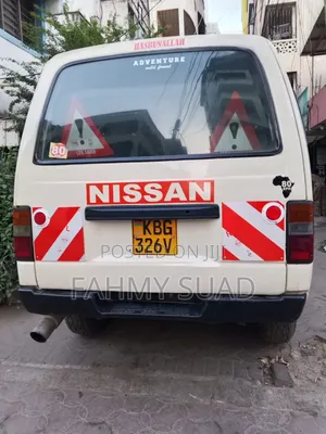 Nissan 100 2004 Off white