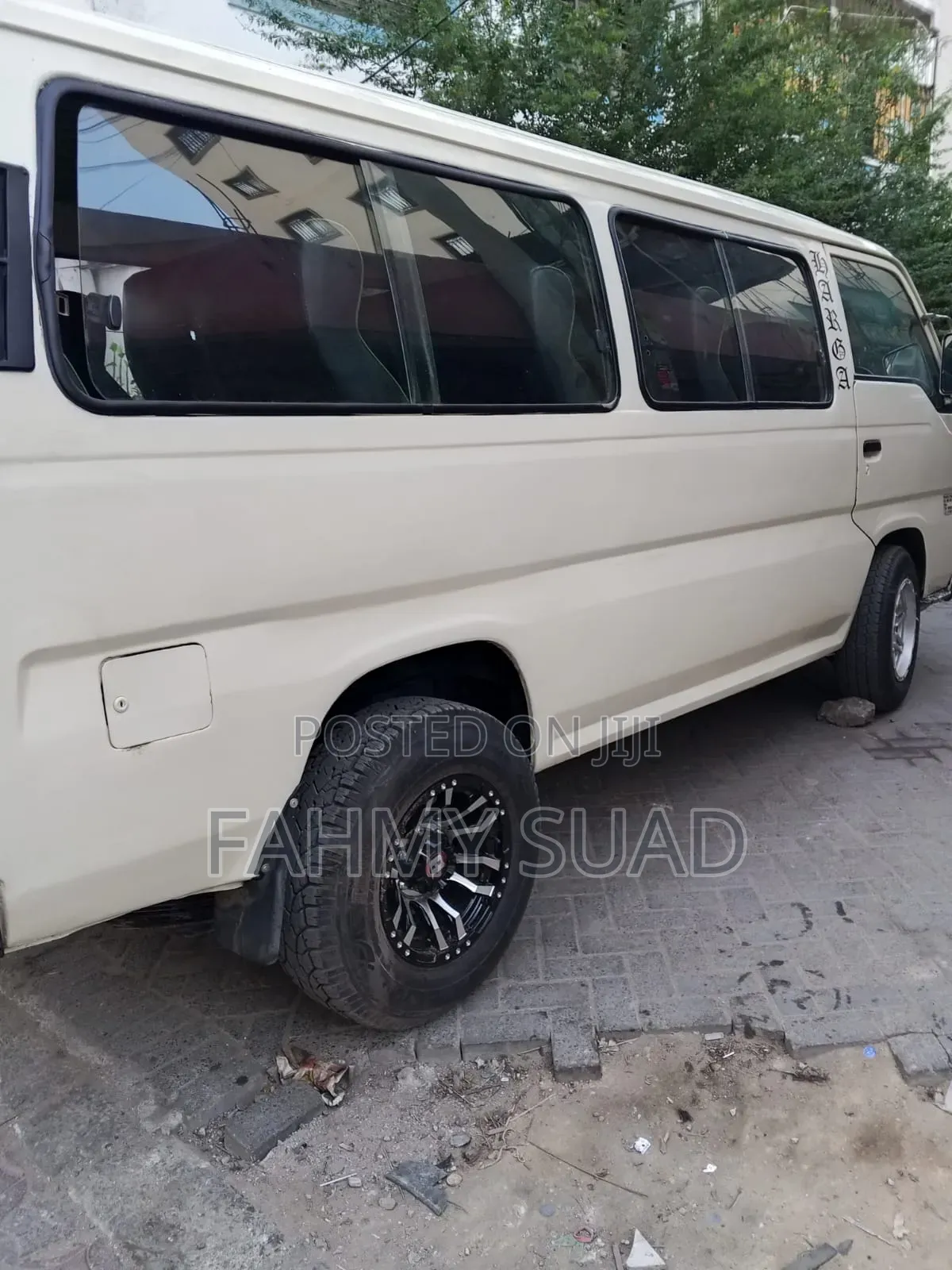 Nissan 100 2004 Off white