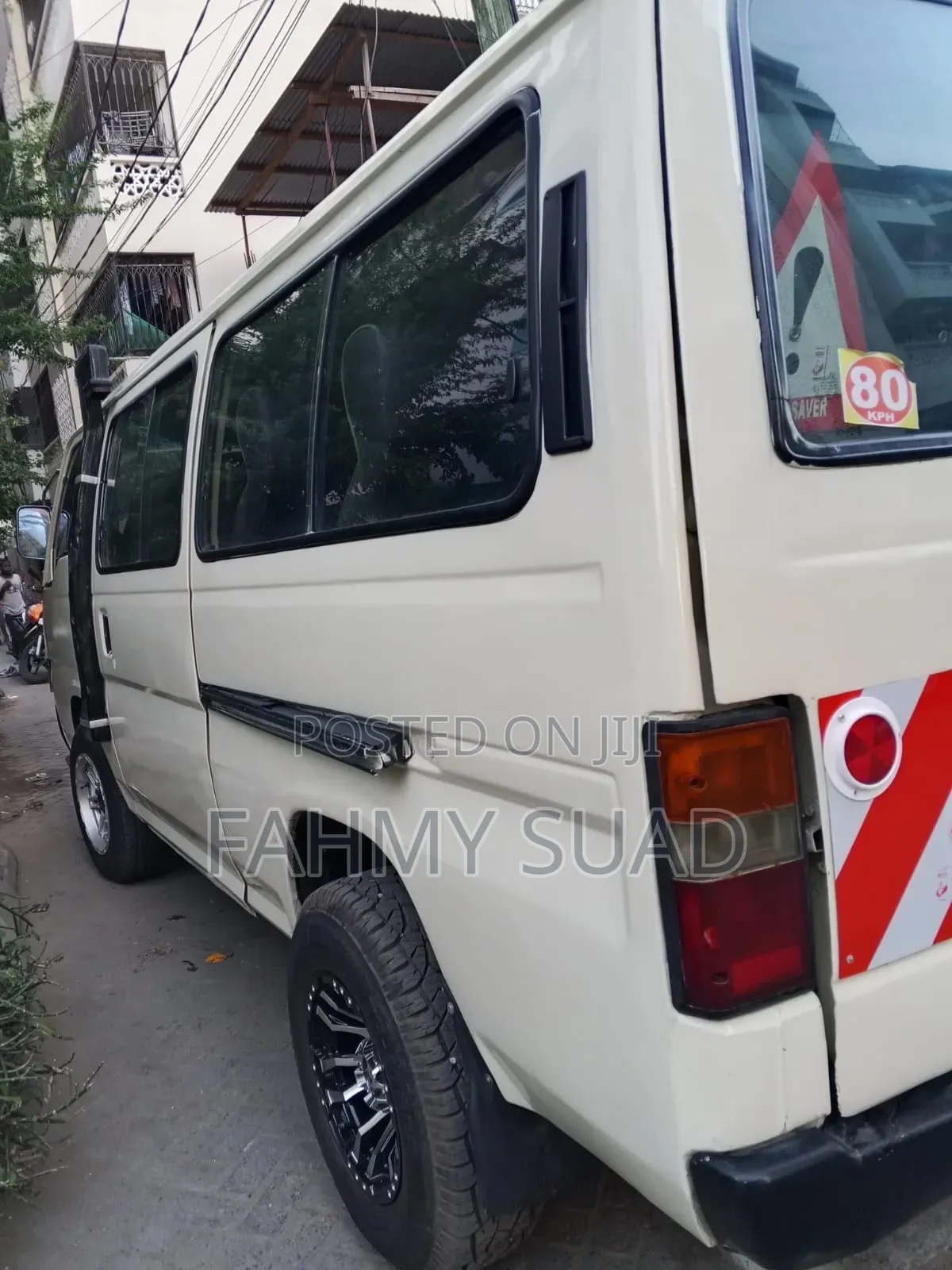 Nissan 100 2004 Off white
