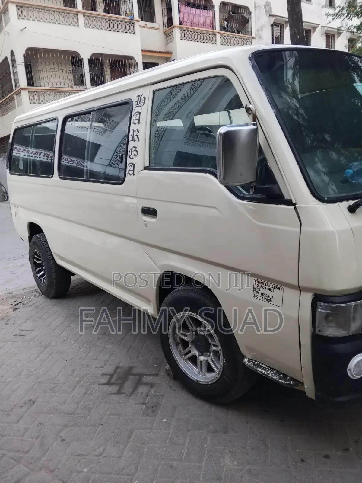 Nissan 100 2004 Off white