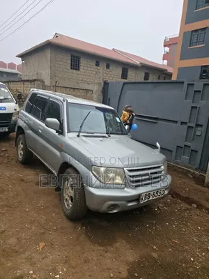 Mitsubishi Pajero 2000 Silver