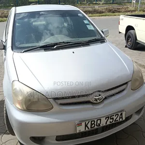 Toyota Platz 2005 Silver