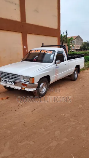 Toyota Hilux 1992 White