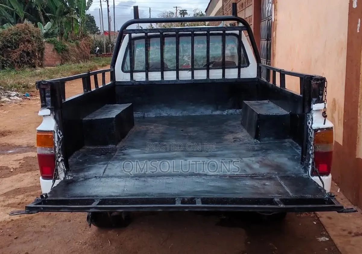 Toyota Hilux 1992 White