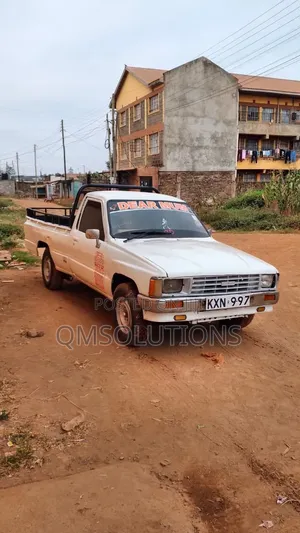 Toyota Hilux 1992 White