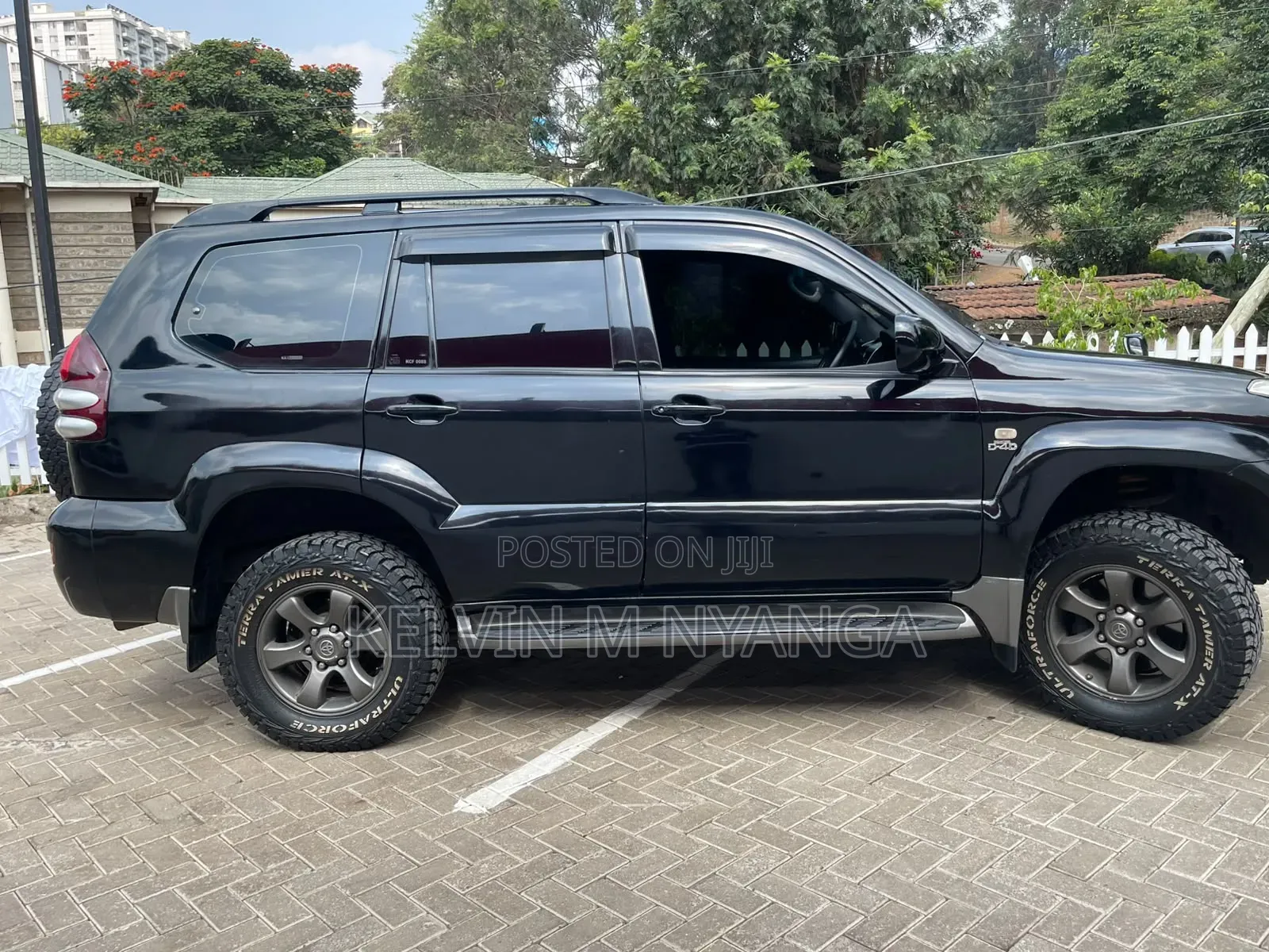Toyota Land Cruiser 2010 Black