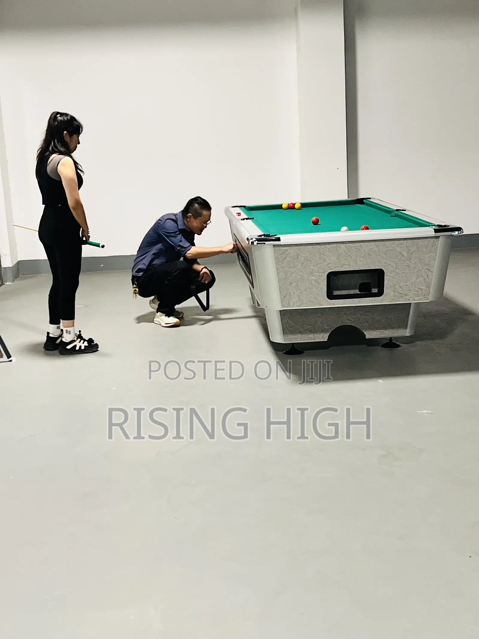 Professional Pool Table for Clubs, Hotels Game Lounges