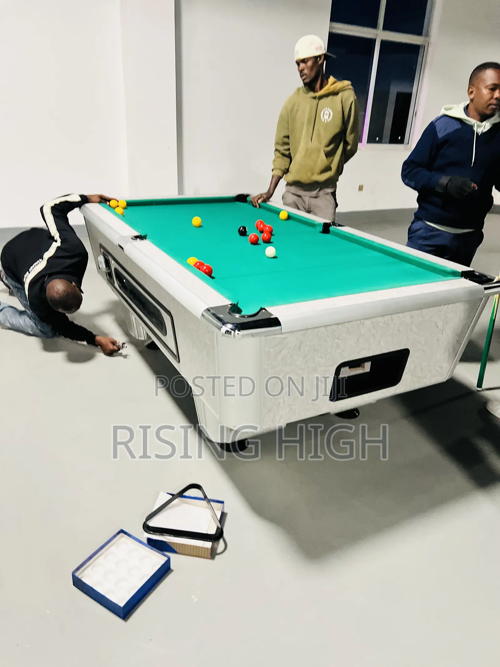 Professional Pool Table for Clubs, Hotels Game Lounges