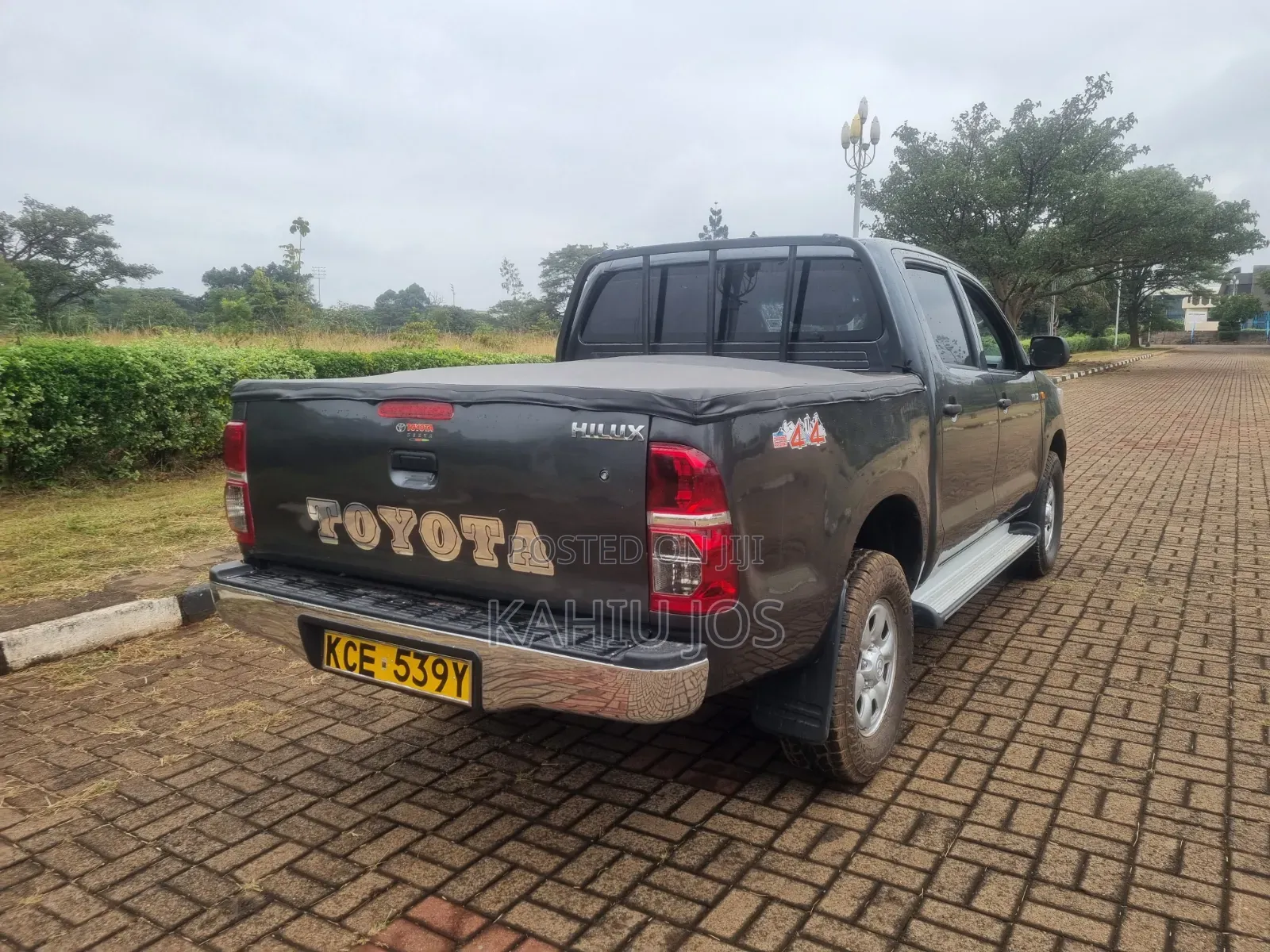 Toyota Hilux 2015 Gray