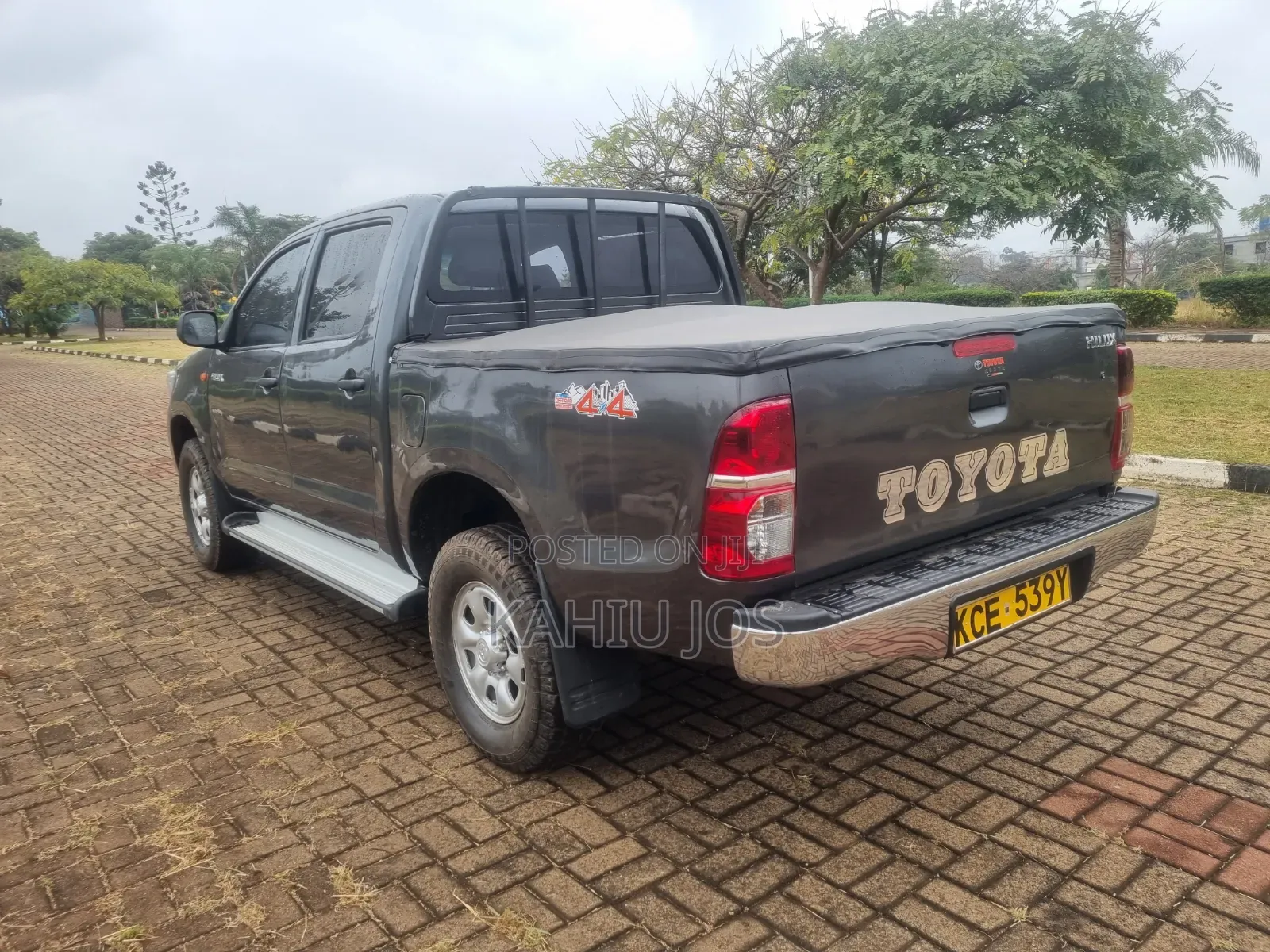 Toyota Hilux 2015 Gray