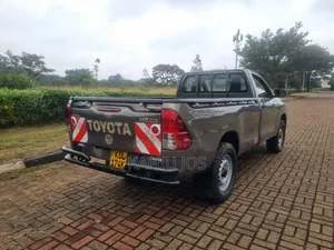 Toyota Hilux 2022 Gold