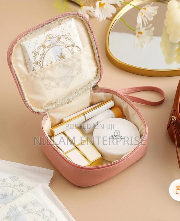 Waterproof Mini Pads Pouch* - thumbnail 3