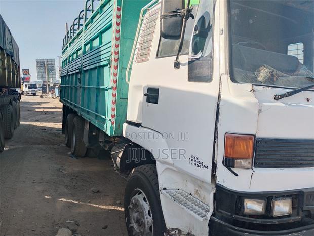 Isuzu FVZ 2diff 2001 White - thumbnail 6