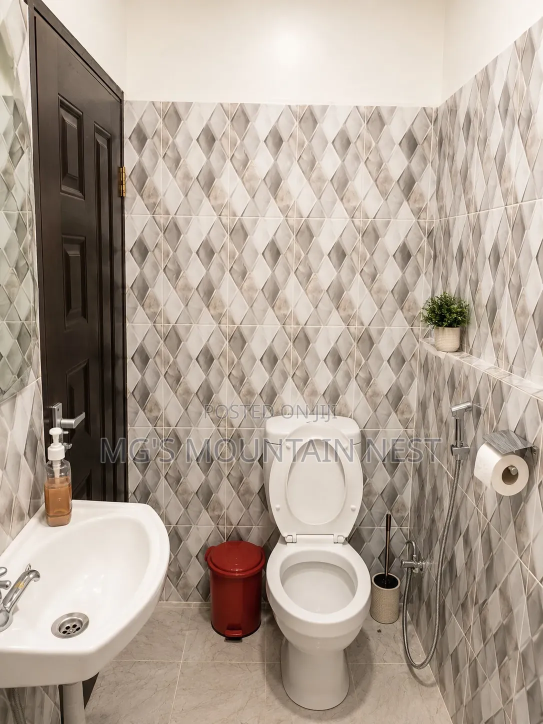 Mg's Mountain Nest| Executive Nanyuki Studio Airbnb| Near Club Zero