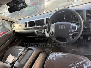 Toyota HiAce 2019 Red