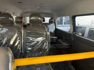 Toyota HiAce 2019 Red