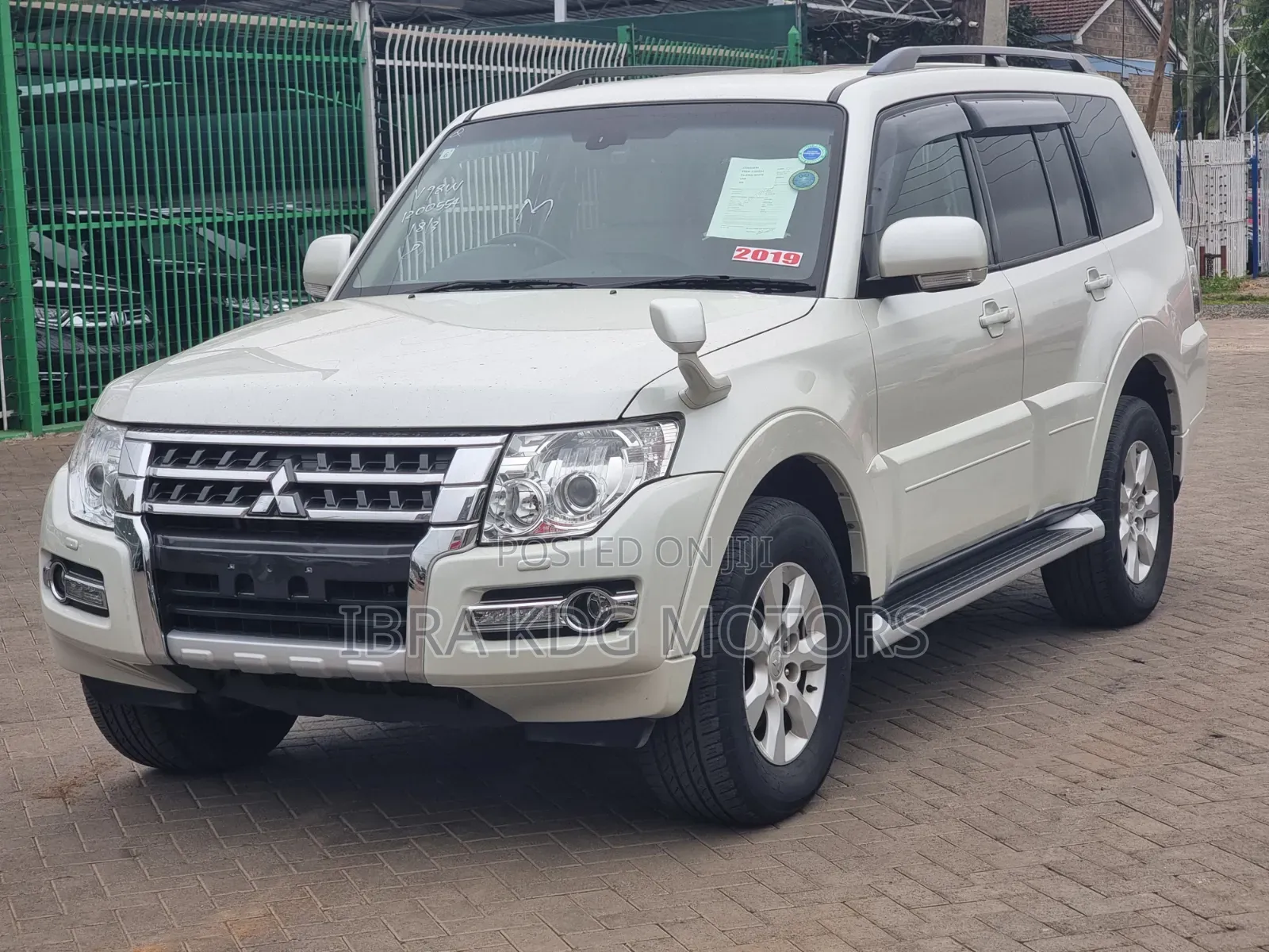 Mitsubishi Pajero 2019 White