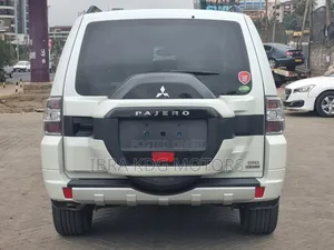 Mitsubishi Pajero 2019 White