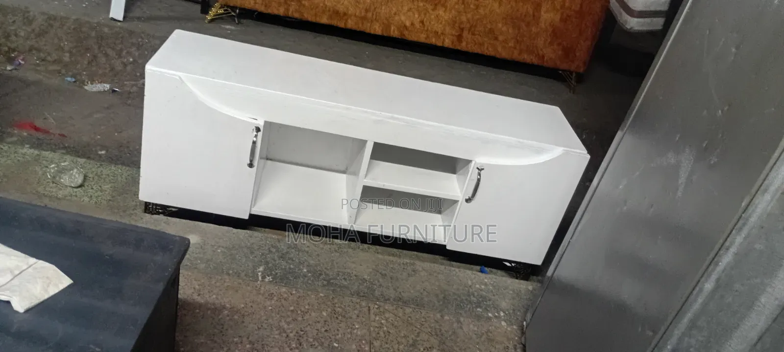 White Stand Tv in Goid Condition