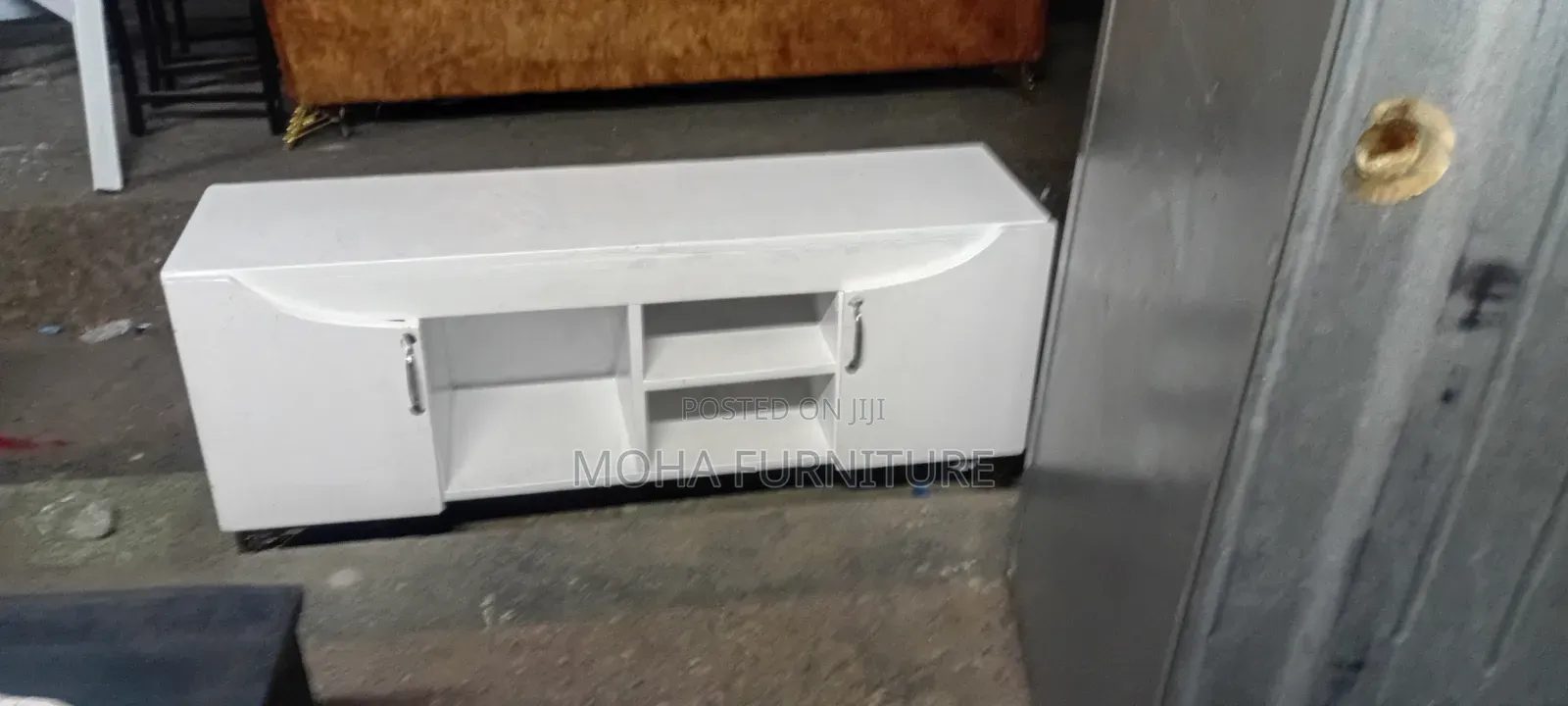 White Stand Tv in Goid Condition